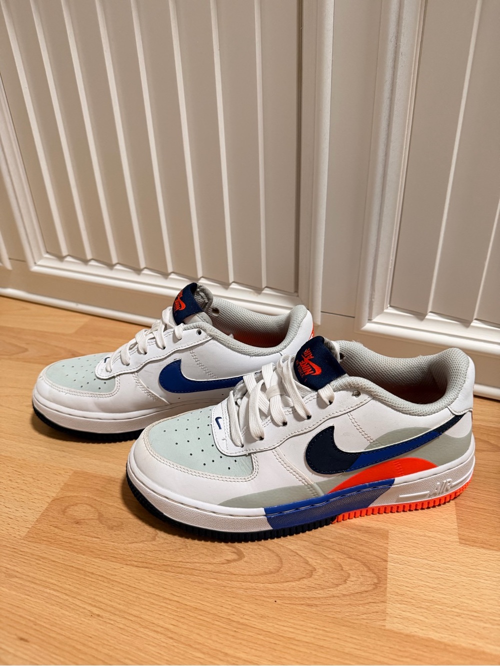 Nike Kids White, Navy & Bright Orange Low-Top Sneakers